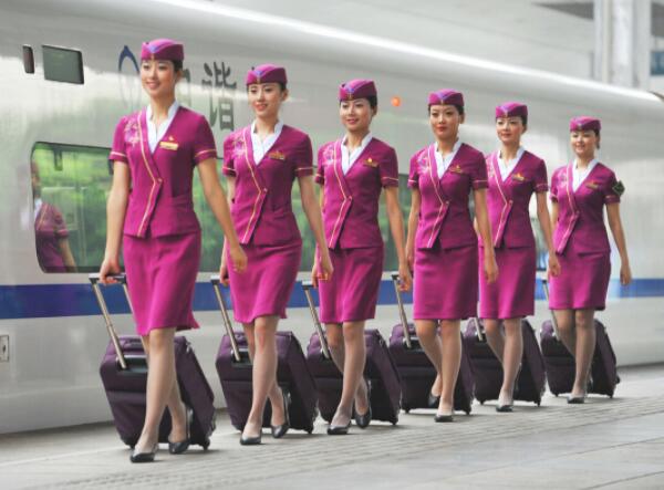 高鐵、地鐵乘務(wù)員與空姐專業(yè)就業(yè)前景怎么樣?月薪多少?